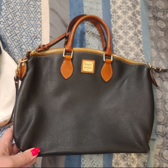 Authentic Dooney and Bourke ๐ - Picture 2 of 5